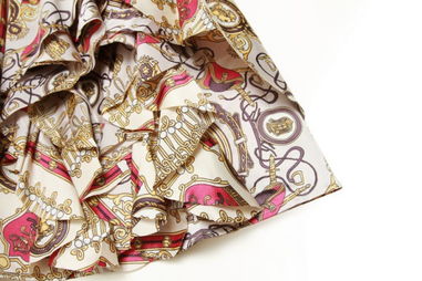 春日繁花與丹寧的邂逅 歐美新品牛仔花布連衣裙，打造時尚休閑新風尚